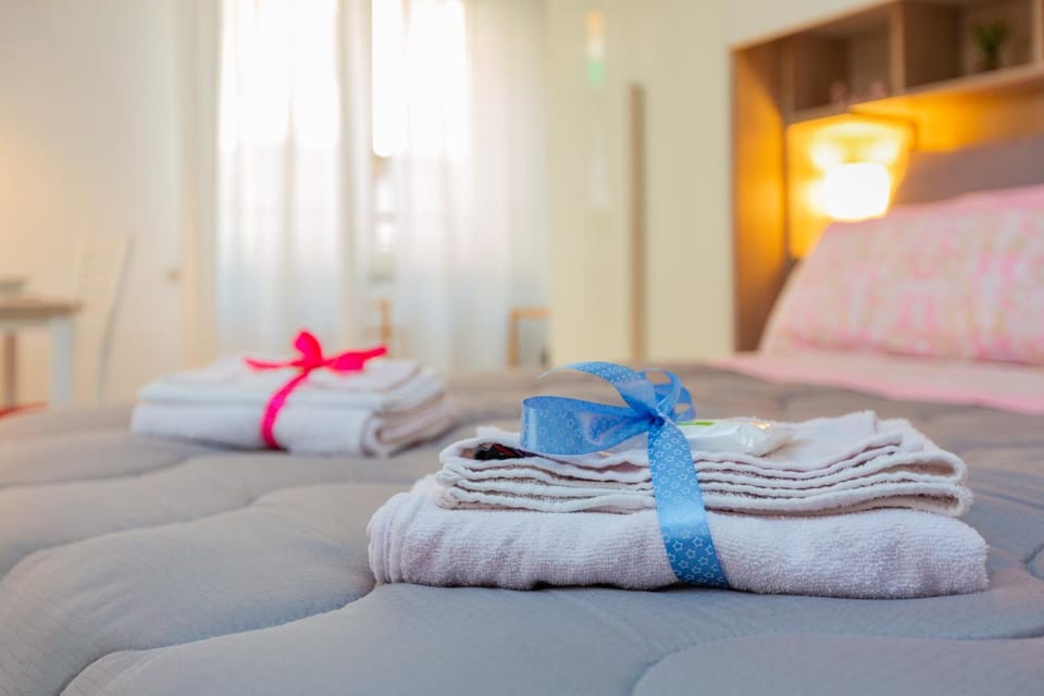 Bed, Photo of the whole room, towels