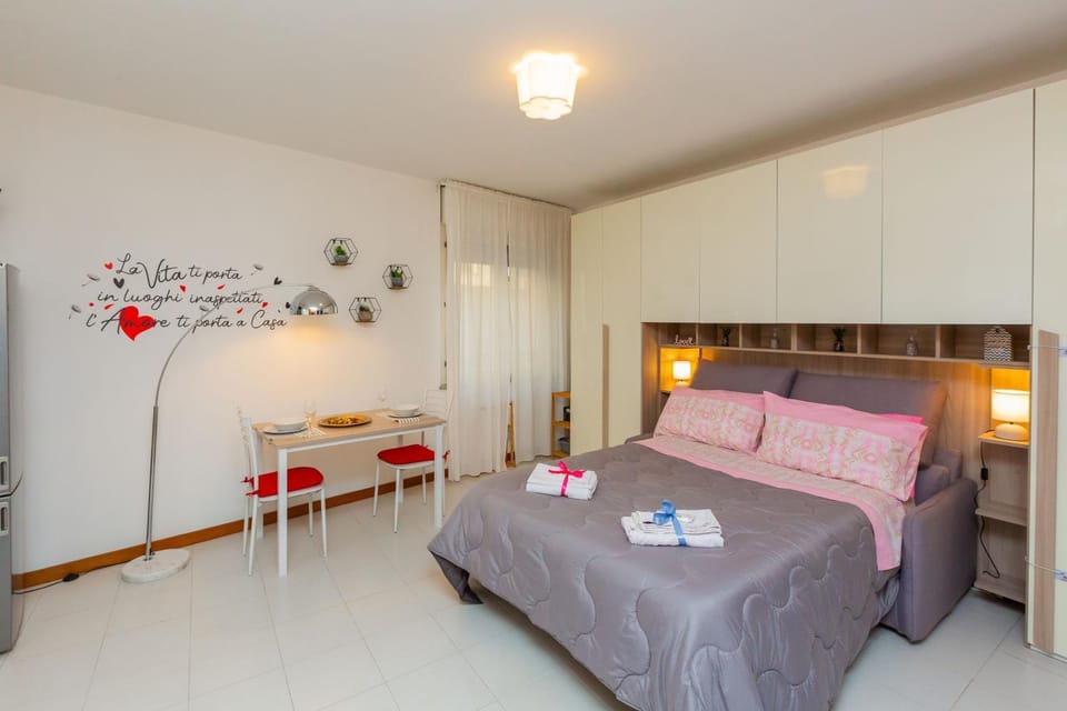 Bedroom, wardrobe
