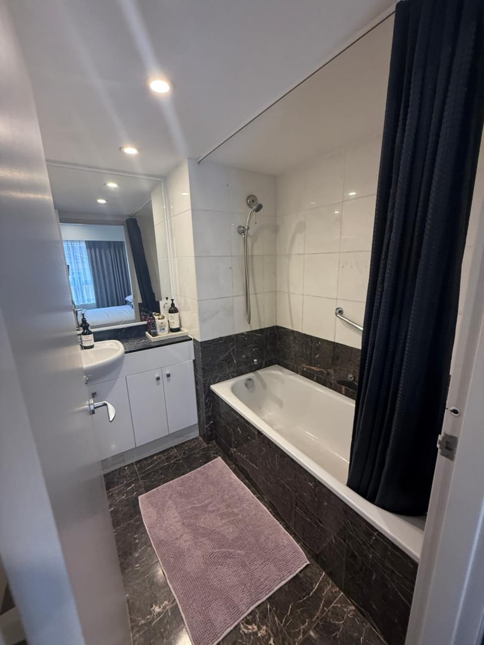Seasons Hotel ,Darling Harbour Apartment in Surry Hills