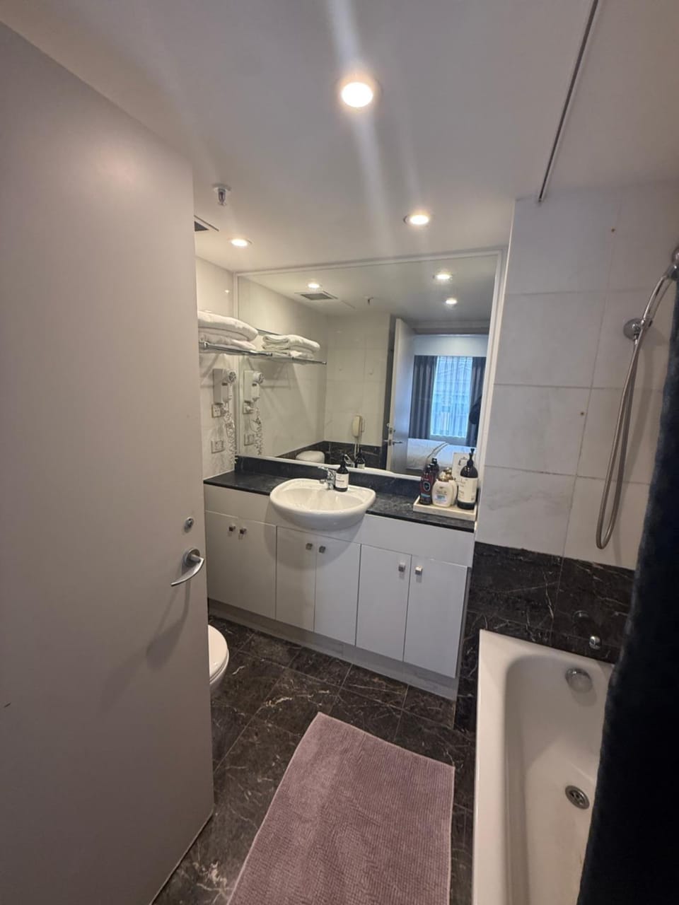 Seasons Hotel ,Darling Harbour Apartment in Surry Hills