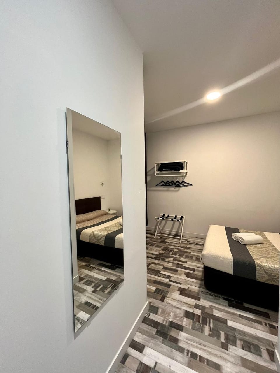 HOSTAL ANDREA GRANVIA Bed and Breakfast in Centro