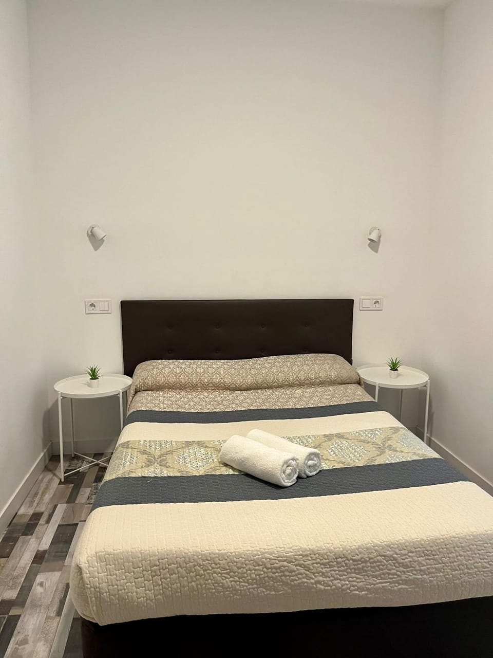 HOSTAL ANDREA GRANVIA Bed and Breakfast in Centro