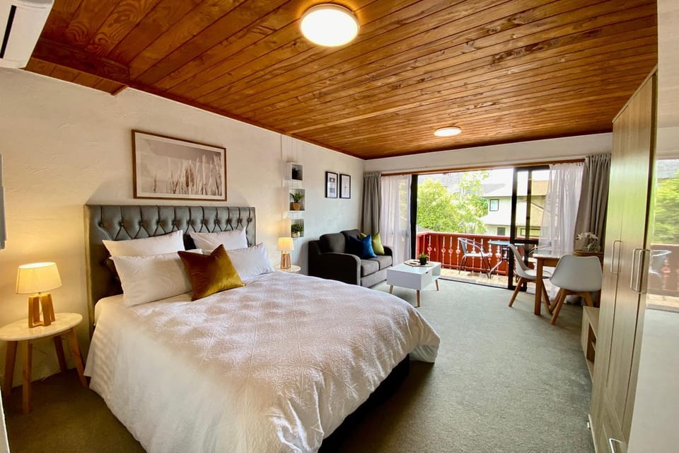 Bed, View (from property/room), Balcony/Terrace, Living room, Photo of the whole room, Seating area, Dining area, Bedroom