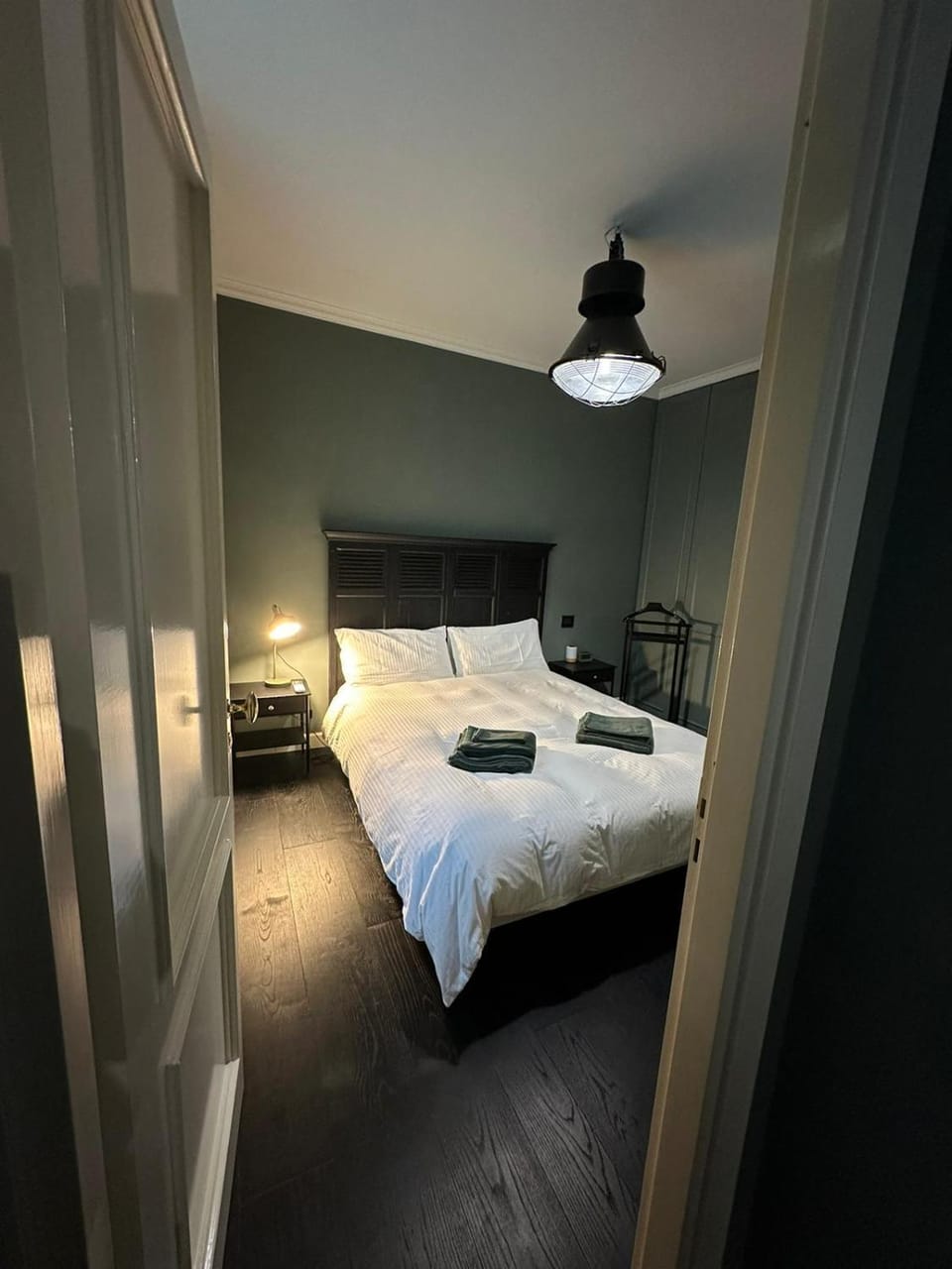 Bed, Photo of the whole room, Bedroom, towels