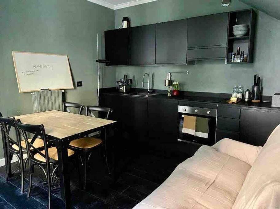 Kitchen or kitchenette, Living room, Dining area, pet friendly, stove