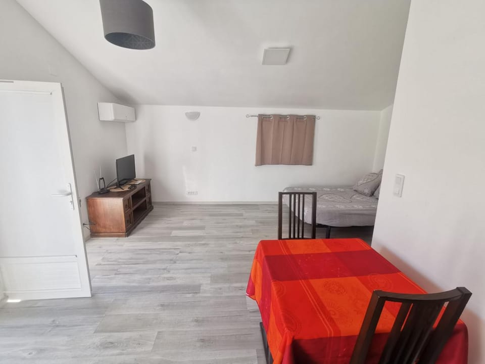 TV and multimedia, Living room, Dining area
