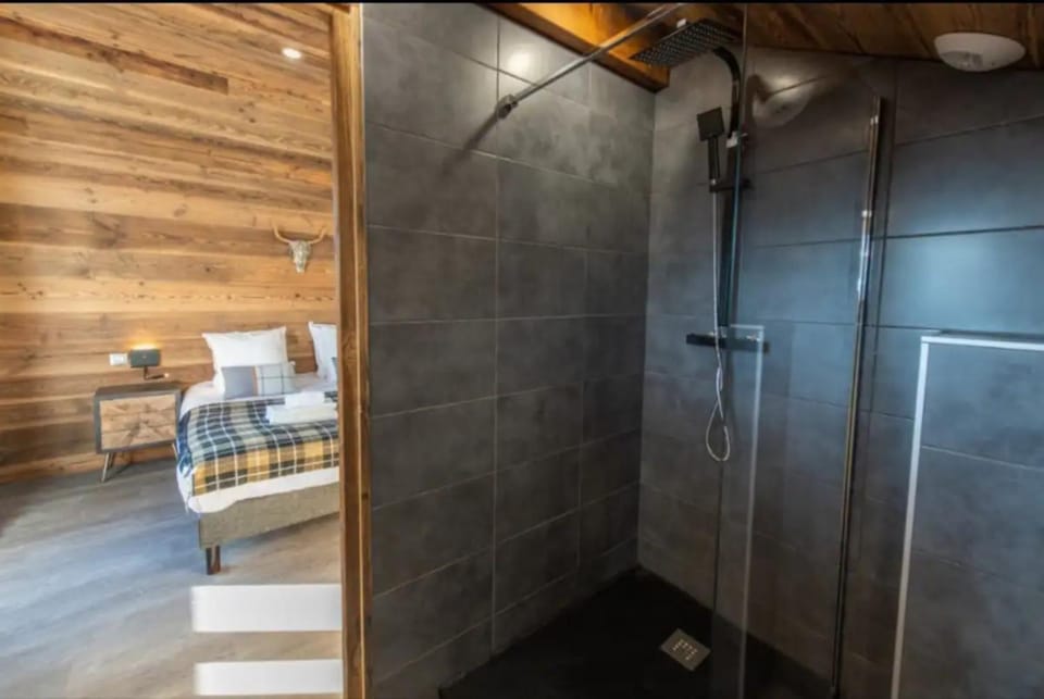 Bathroom, Living room