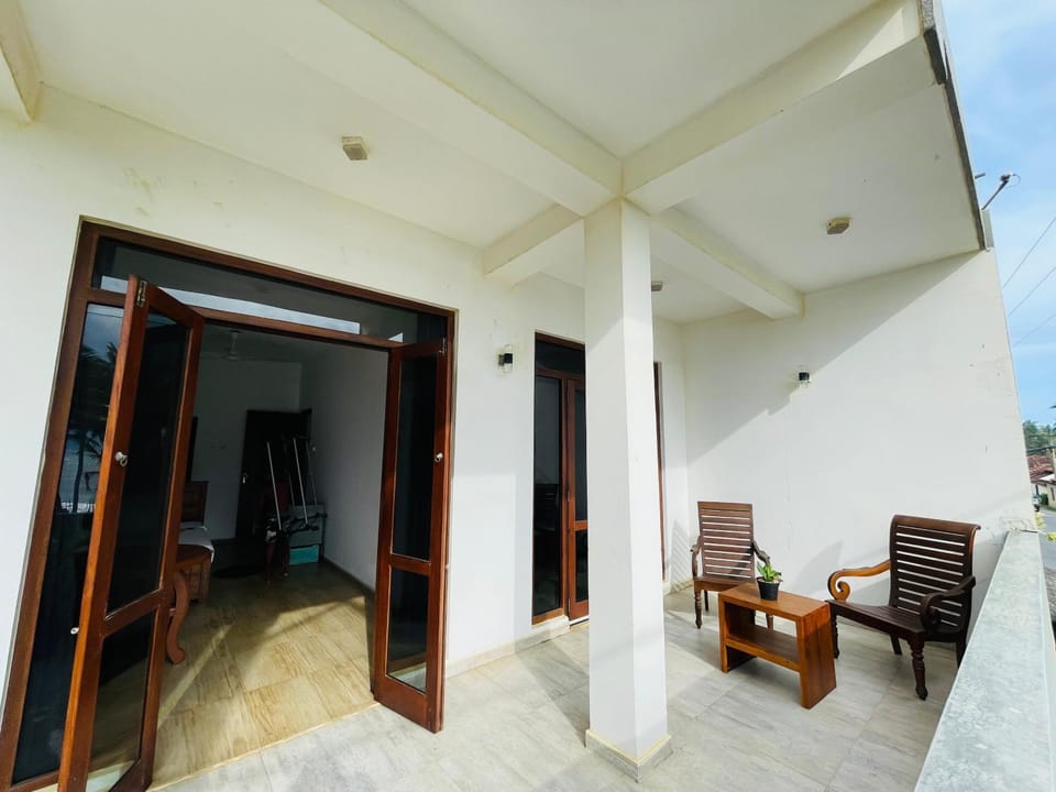 DINU HOLIDAY INN Bed and Breakfast in Southern Province