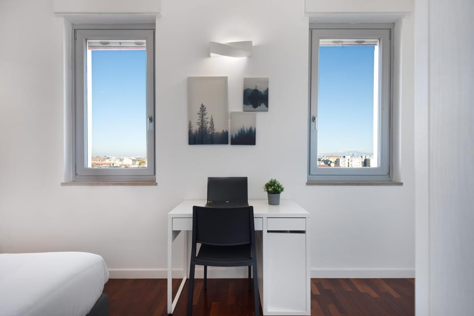 Bed, Photo of the whole room, Bedroom, City view, hair dresser