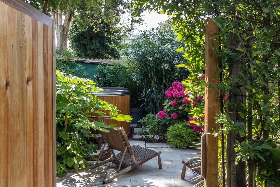 Garden, Hot Tub