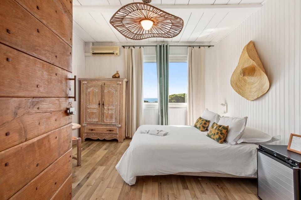 Living room, Bedroom