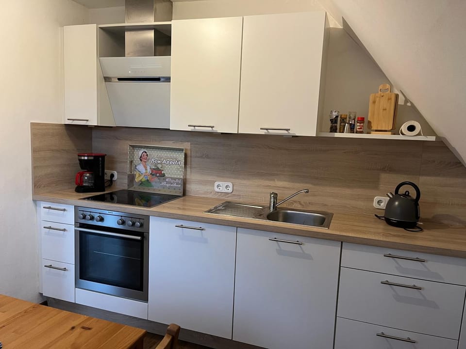 Kitchen or kitchenette, pet friendly, stove