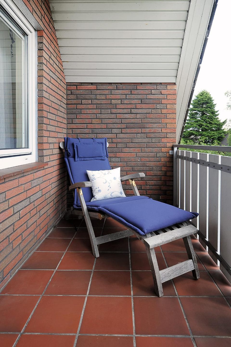 Balcony/Terrace, sunbed