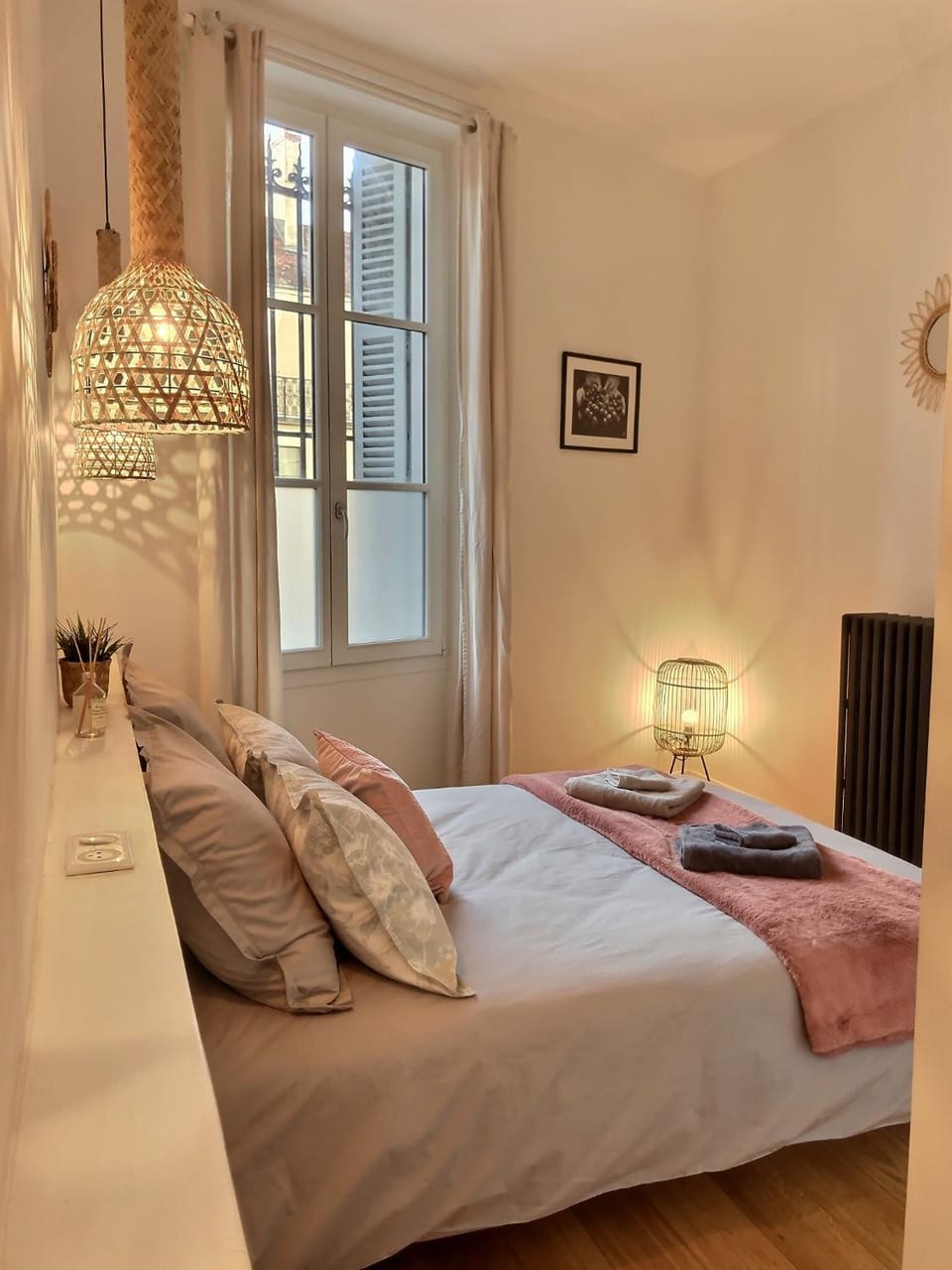 Photo of the whole room, Bedroom