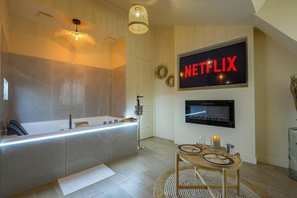 Welcome to Coachella / Jacuzzi Apartment in Île-de-France