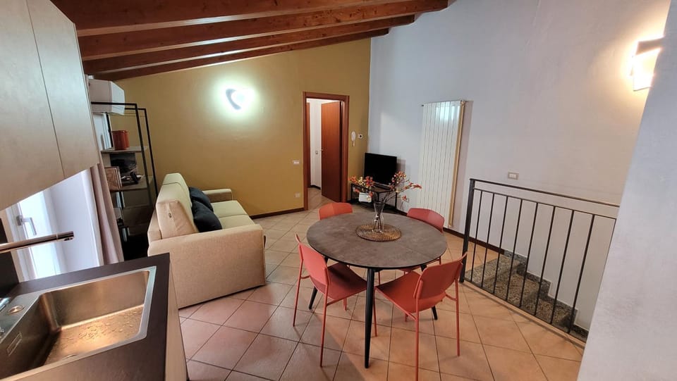 Kitchen or kitchenette, Living room, Seating area, Dining area