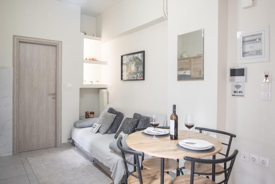Kitchen or kitchenette, Living room, Seating area, Dining area