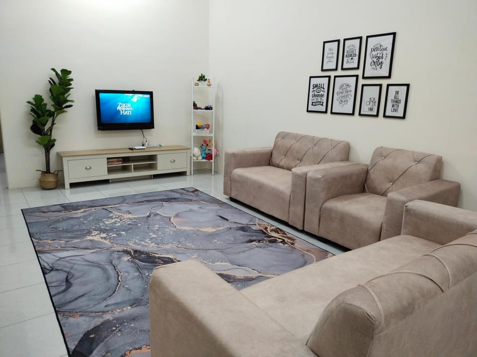 WAFID HOMESTAY 2 SERI ISKANDAR House in Perak Tengah District