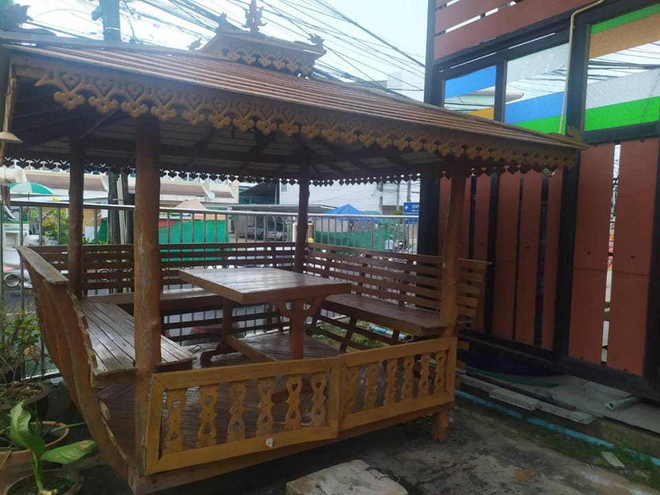 โรงแรมพรถวิล ศรีสะเกษ Sisaket PonTaWin Budget Inn Hotel in Laos