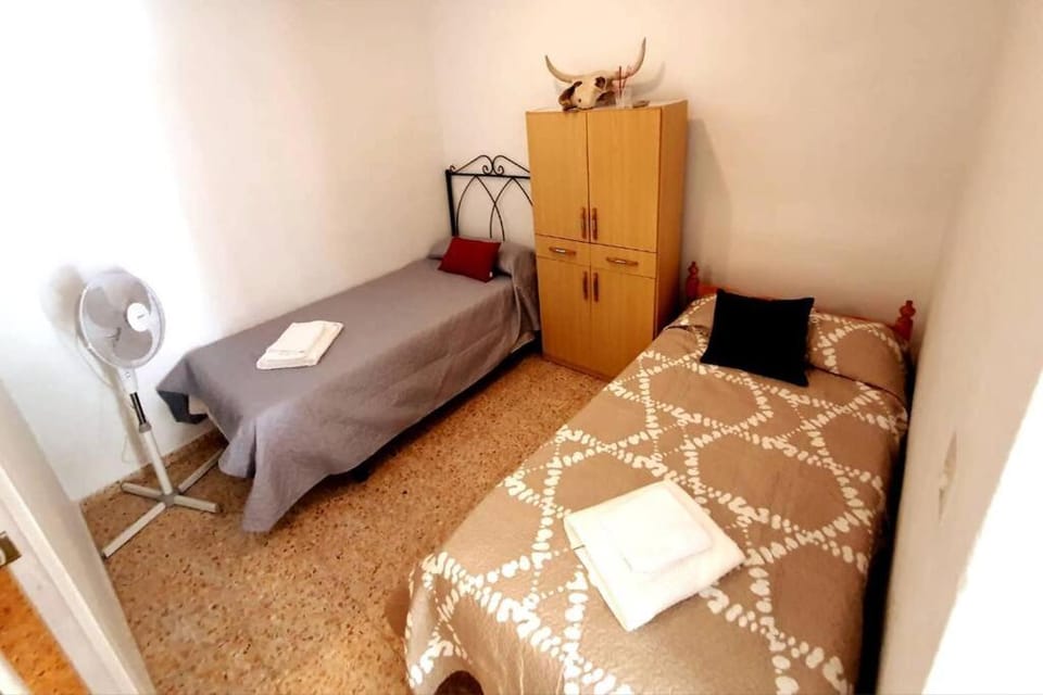 Photo of the whole room, Bedroom