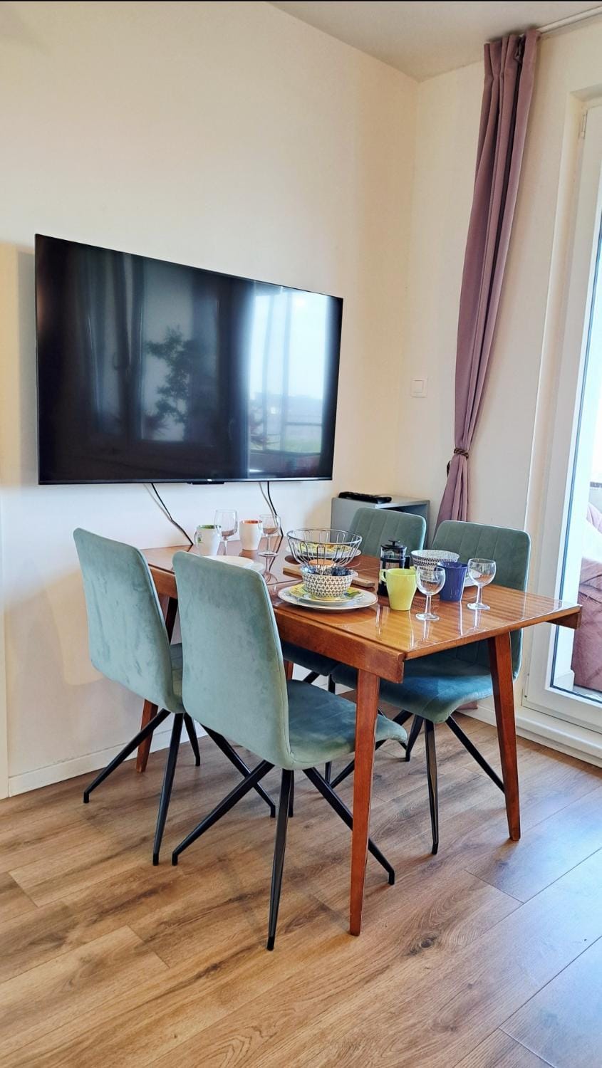TV and multimedia, Dining area