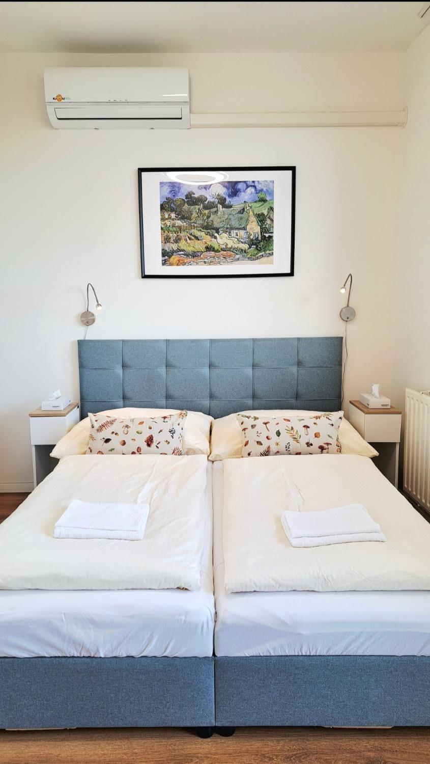 Photo of the whole room, Bedroom, air conditioner