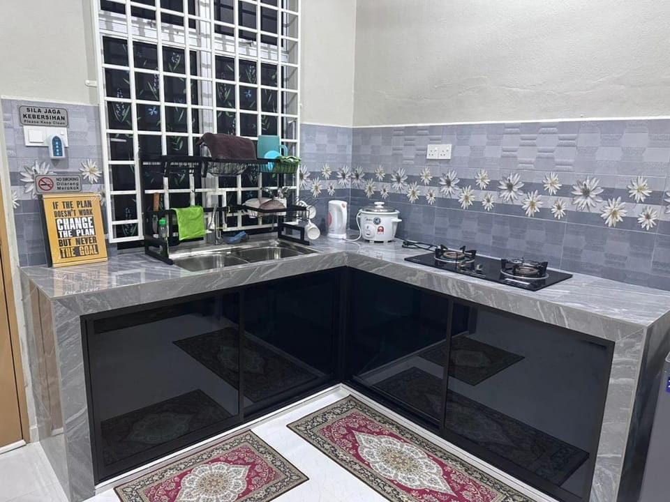Kitchen or kitchenette, kitchen, kitchen