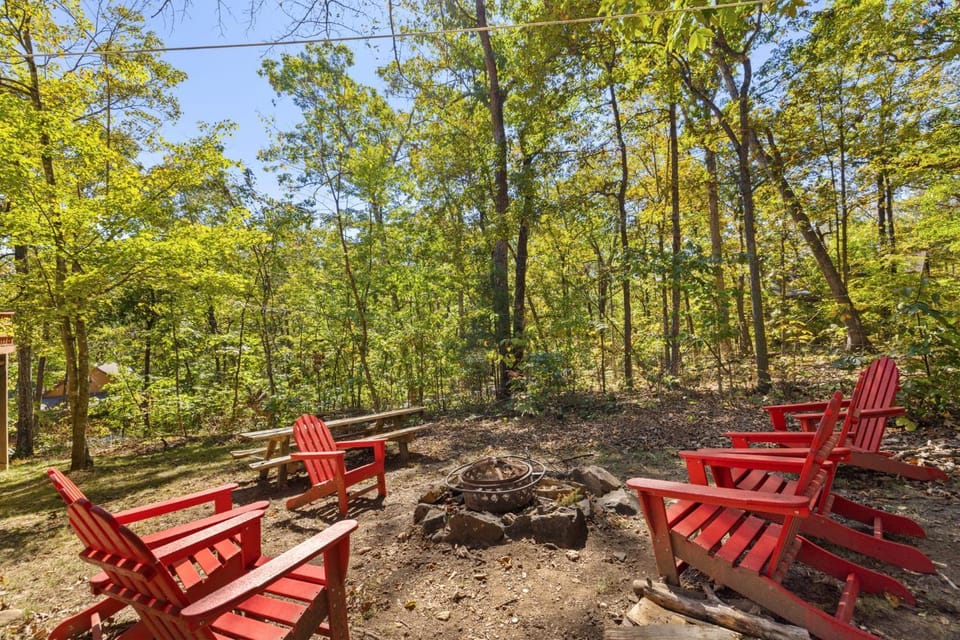 Quiet Loft Chalet near Bryce w Hot Tub & Fire Pit Chalet in Basye