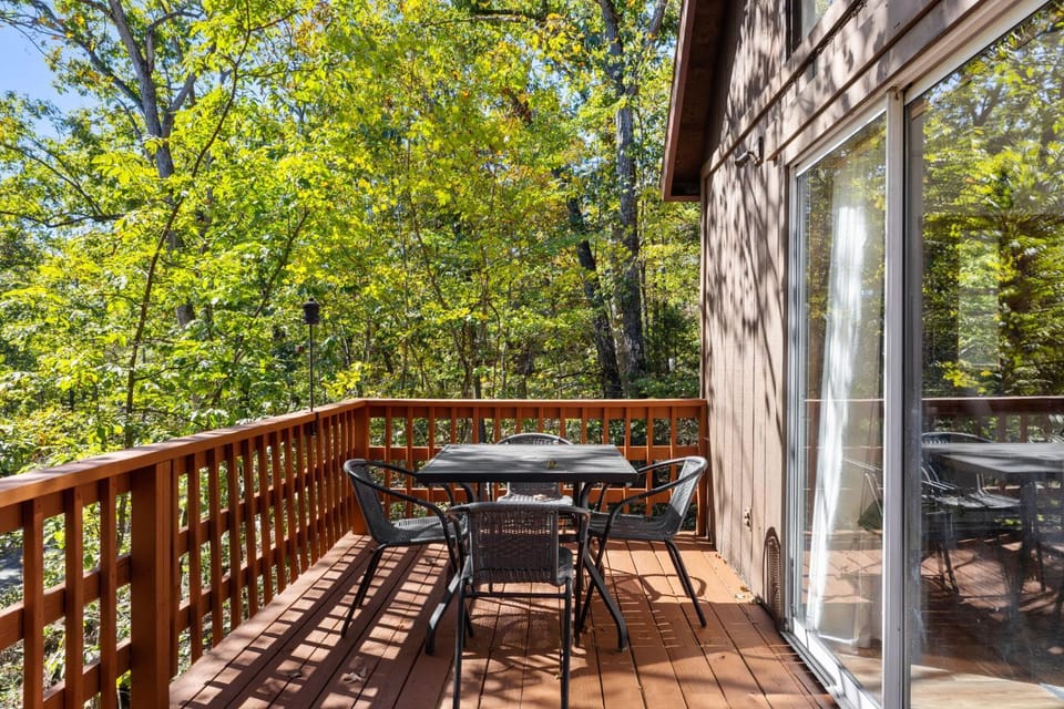 Quiet Loft Chalet near Bryce w Hot Tub & Fire Pit Chalet in Basye