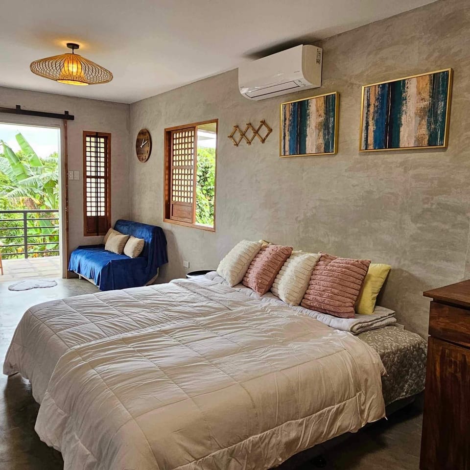 Bed, Living room, Photo of the whole room, Bedroom