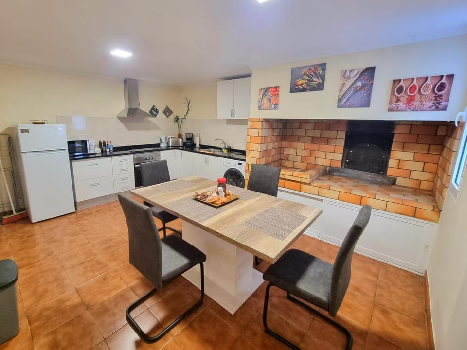 Kitchen or kitchenette, Autumn, Food, internet, oven, stove, toaster, kitchen