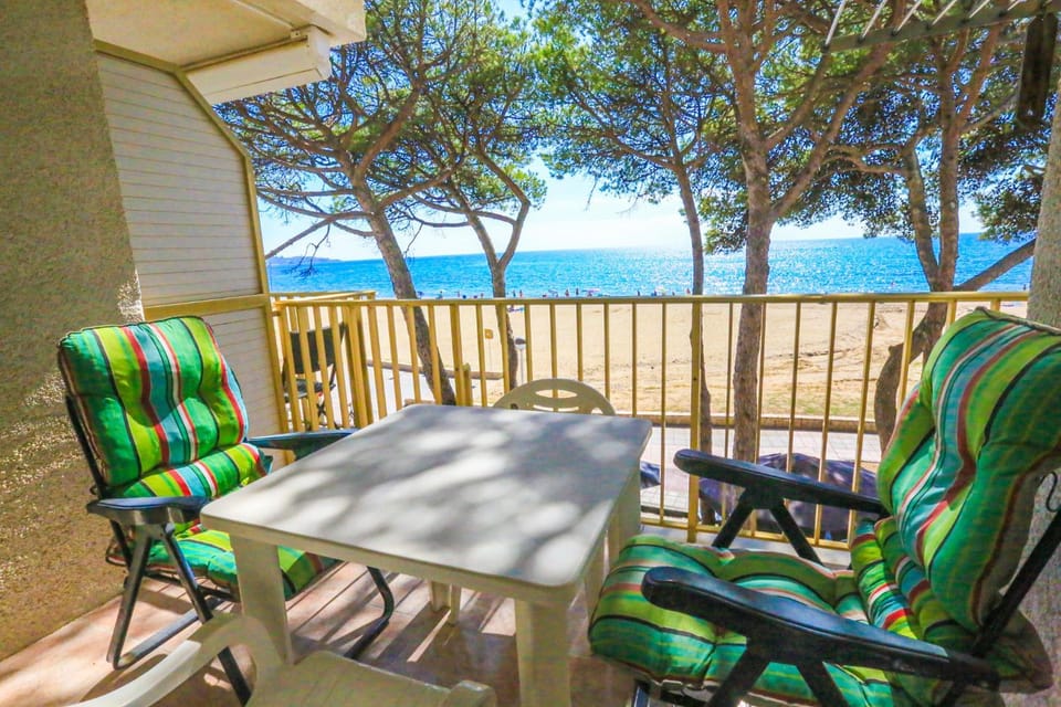 LITORAL COSTA DORADA - PLAYMAR Only families Apartment in Cambrils
