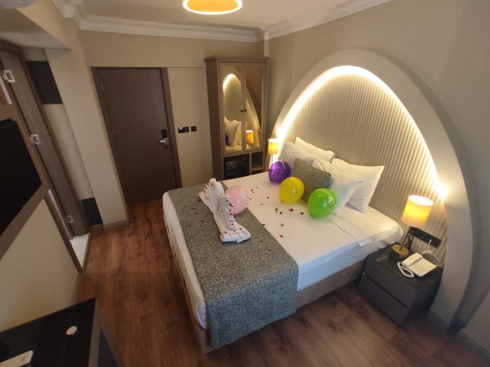 Bed, Photo of the whole room, Bedroom, towels, wardrobe