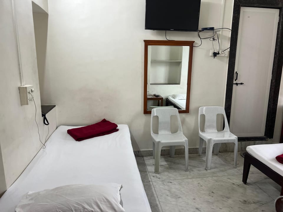 Hotel Rajmandir Nature lodge in Pune