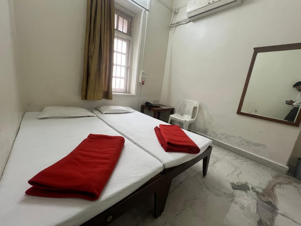 Hotel Rajmandir Nature lodge in Pune