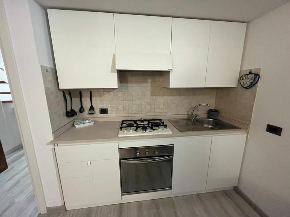 Kitchen or kitchenette, pet friendly, stove