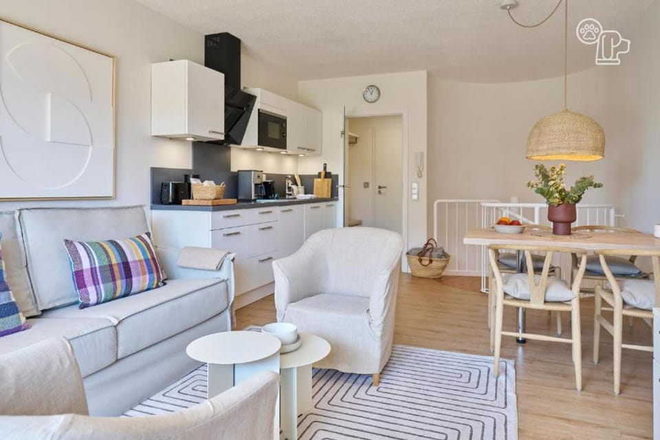 Kitchen or kitchenette, Living room, Food and drinks, Seating area, Dining area, Food, minibar, pet friendly, stove