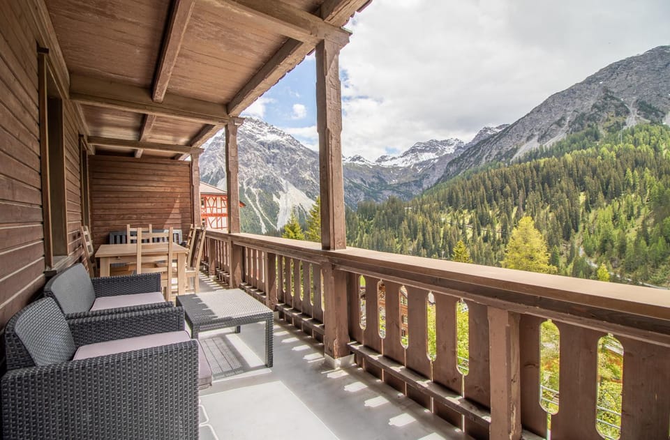 Balcony/Terrace, Mountain view