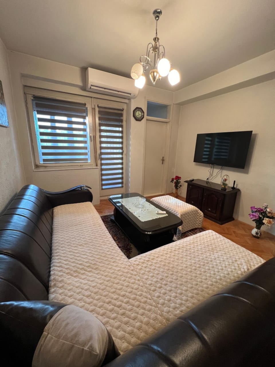 Communal lounge/ TV room, Bed, TV and multimedia, Living room, Photo of the whole room, Evening entertainment, air conditioner