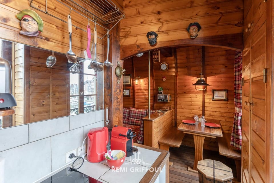 Le Carré - Studio ON the port of Honfleur - Incredible view 2 P Apartment in Honfleur
