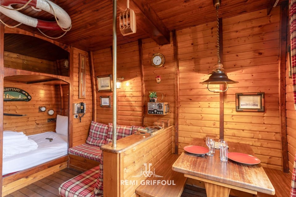 Le Carré - Studio ON the port of Honfleur - Incredible view 2 P Apartment in Honfleur