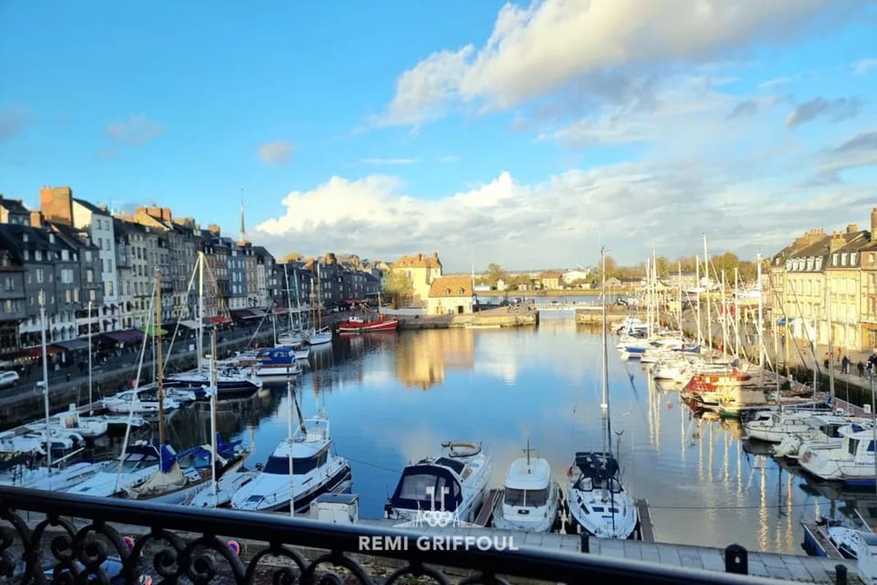 Key West - charming studio ON the port of Honfleur - Superb 360 view Apartment in Honfleur
