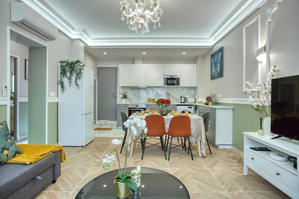 Living room, Dining area, minibar, pet friendly