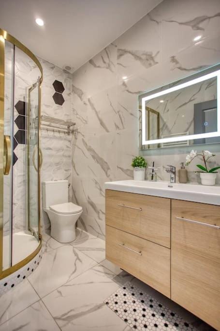 Shower, Toilet, Bathroom