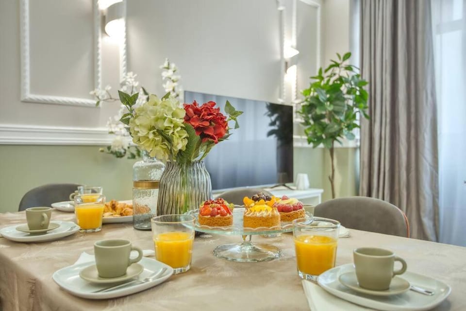 Dining area, Breakfast