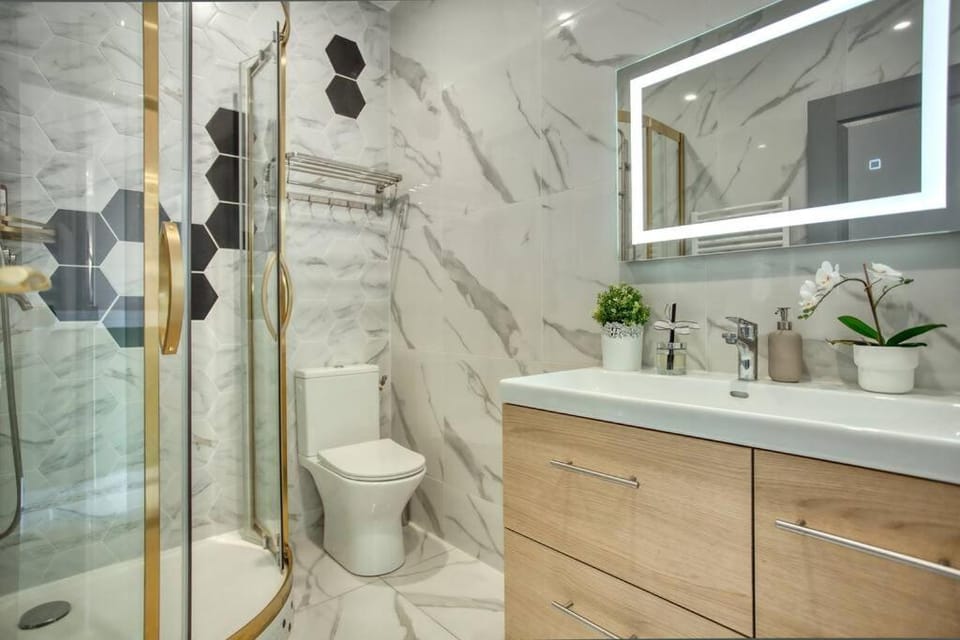Shower, Toilet, Bathroom