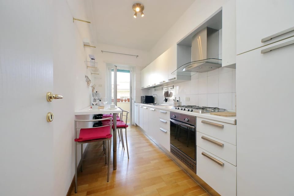 Kitchen or kitchenette, Dining area, dishwasher, minibar, pet friendly, stove