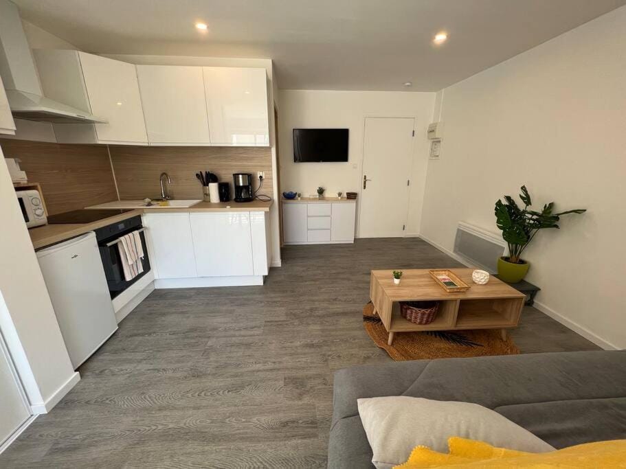 Coffee/tea facilities, Kitchen or kitchenette, Living room, Seating area, dishwasher, minibar, pet friendly, stove, toaster