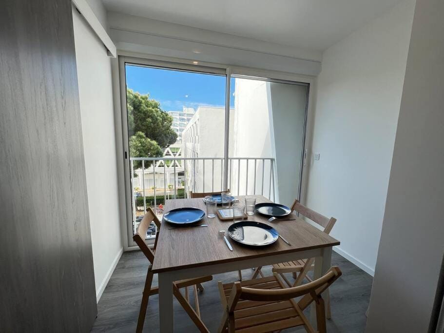 Day, View (from property/room), Seating area, Dining area
