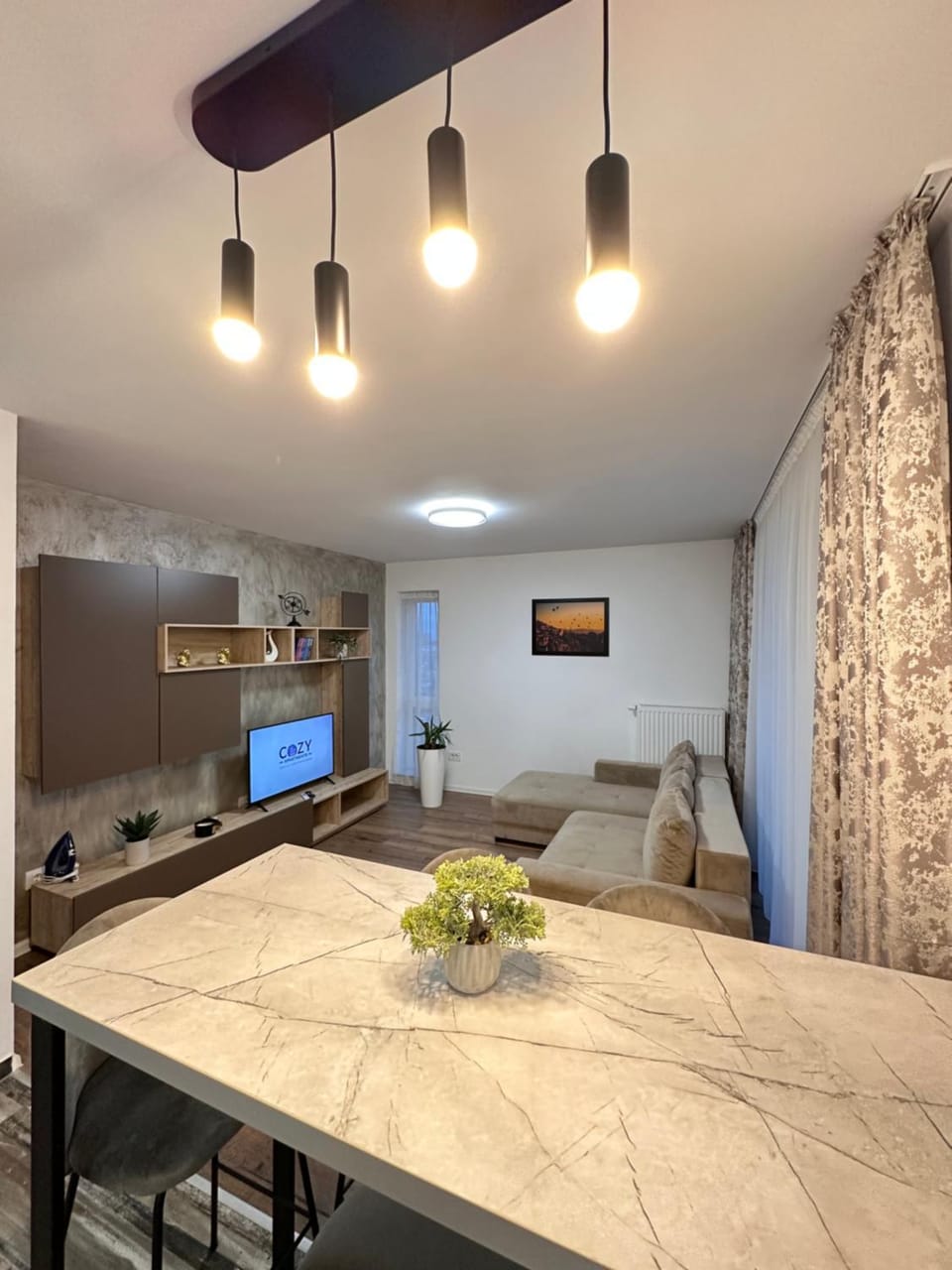 TV and multimedia, Kitchen or kitchenette, Living room, Seating area, Dining area